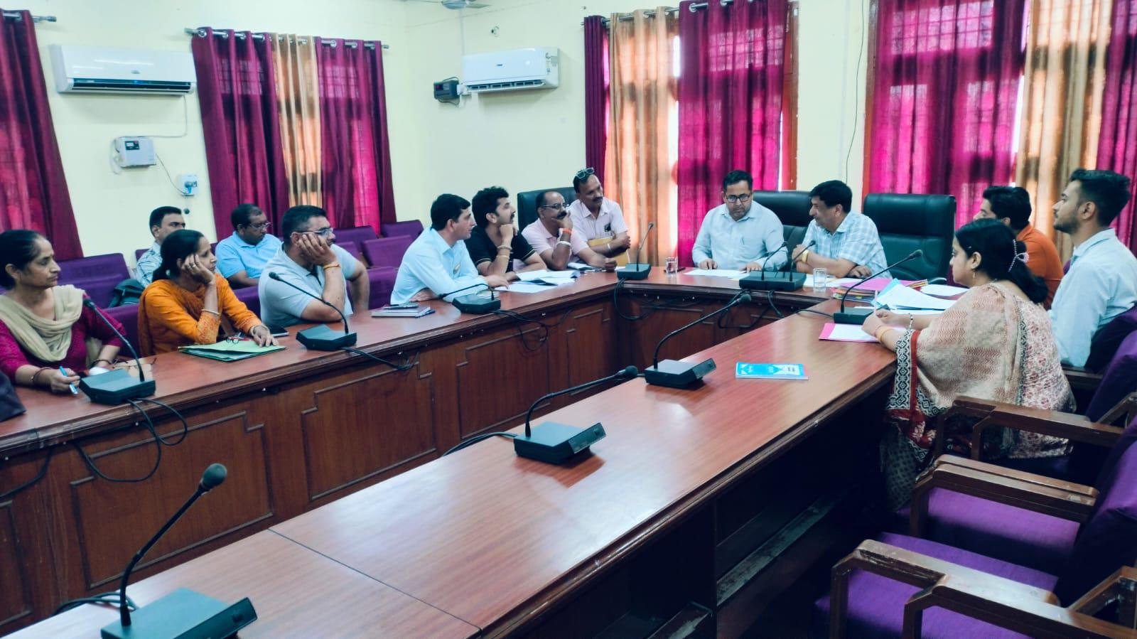Meeting held with the secretaries of the Panchayats joined in the Municipal Corporation Una.